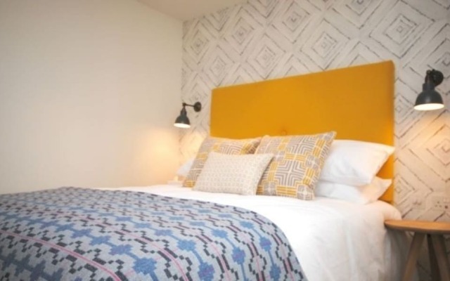 7 The Salterns, Chichester 402445