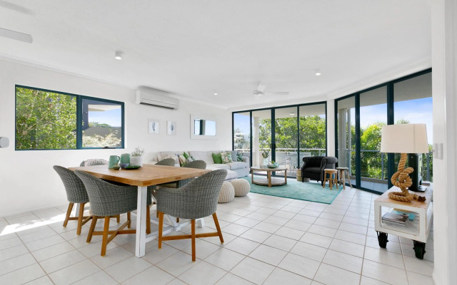 Sunny and spacious Sunshine Beach