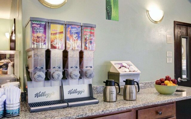 Quality Inn & Suites Airport