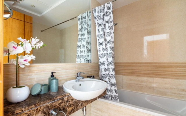 Modish & Vibrant 3BR Apartment in Marina