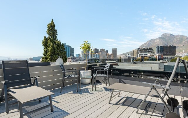 Modern Apartment in De Waterkant | Private Rooftop