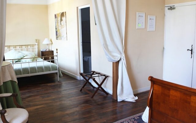 La Lucarne Aux Chouettes