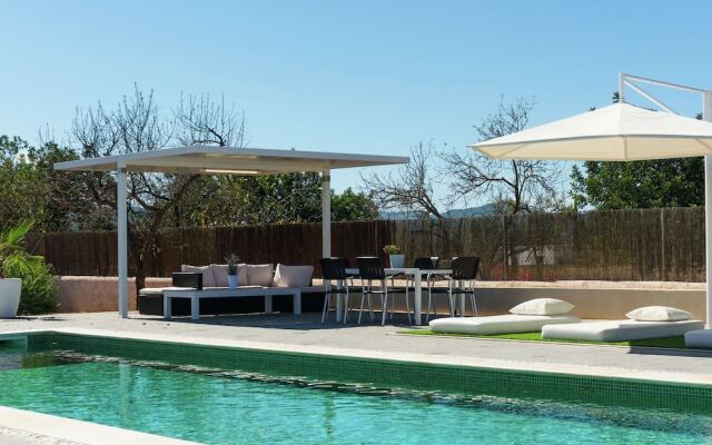 Extravagant Villa in Can Tomas with Pool & Hot Tub