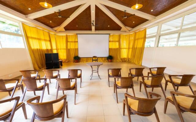 Honey Dewz Exotica Hotel & Resort