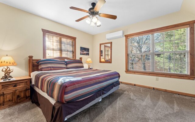 River's Creek 4 Bedroom Cabin by RedAwning