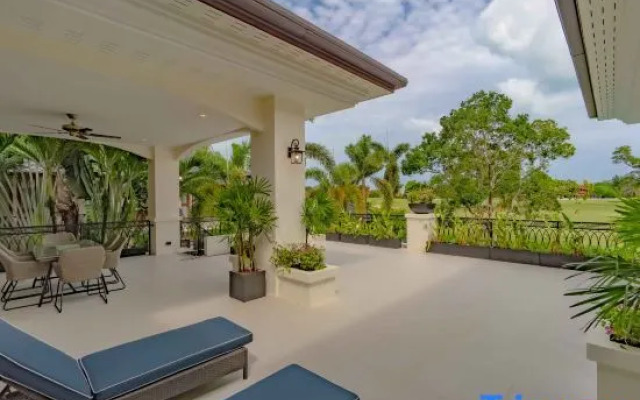 Villa Viola 7 Bedroom, Fully Staffed, on the Golf Course