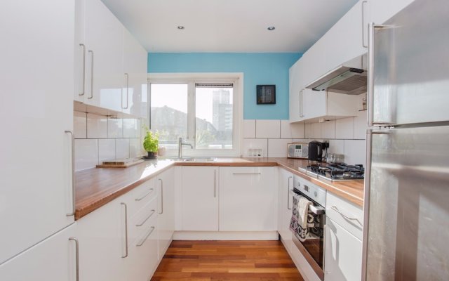 2 Bedroom Flat in Whitechapel with Large Balcony