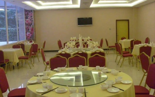 Peach Blossom River Hotel
