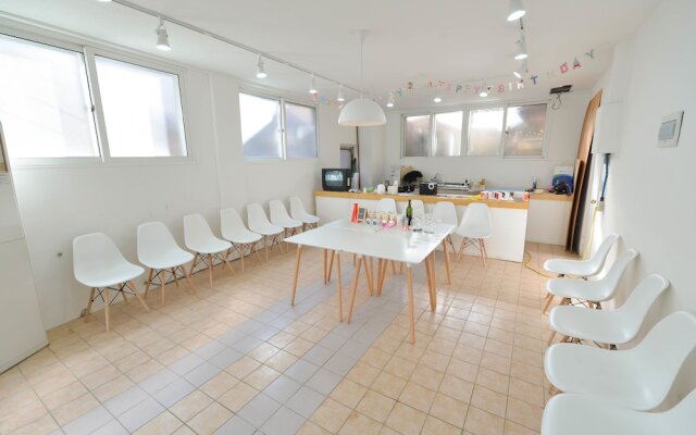 Linker Party House - Hostel