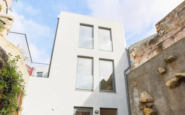 Trind5 · Samasal Trindade Apartments #5 Next to Aliados!