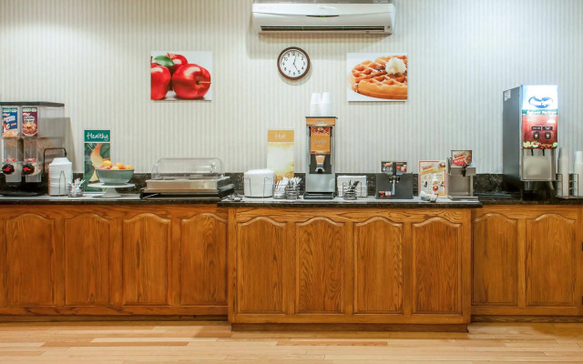 Quality Inn & Suites Grants - I-40