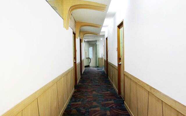 Capital O Business Hotel