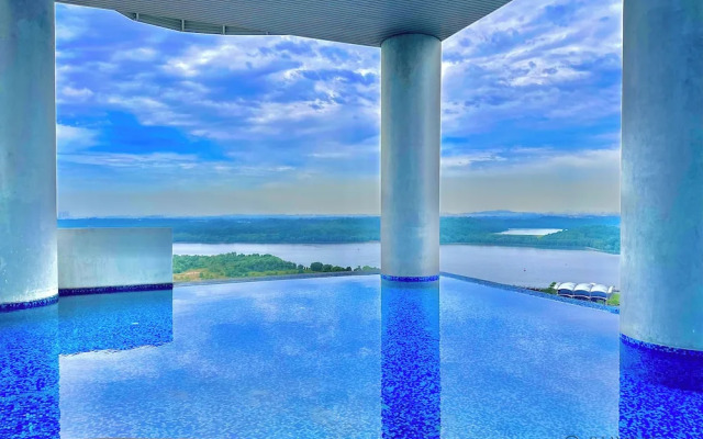 Encorp Marina Puteri Harbour by Stayrene