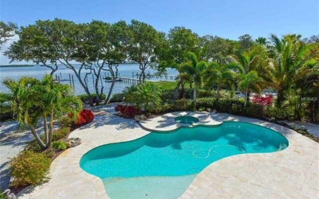 Dockside Darling 3 Bedroom Home
