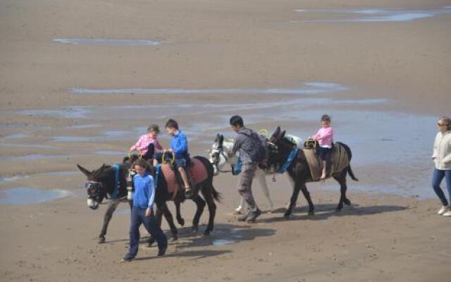 Camelot Seafront Hotel