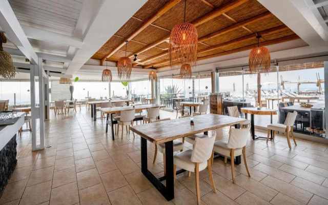 Orizontes Hotel Santorini