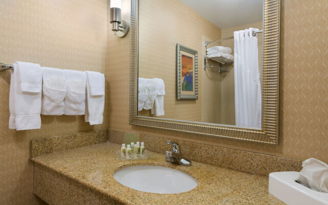 DoubleTree by Hilton Richmond Airport