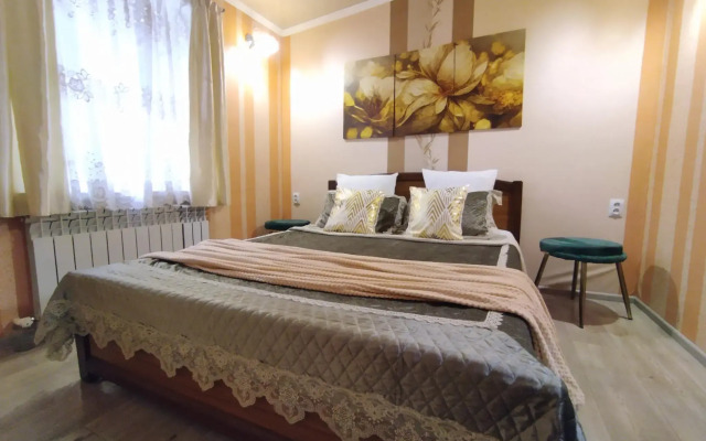 Дом около парка