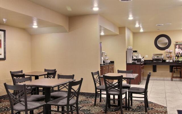 Cobblestone Inn & Suites - Linton