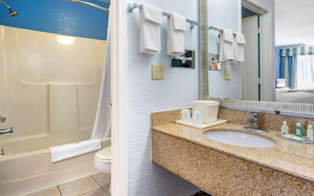 Quality Inn Sarasota North Near Lido Key Beach