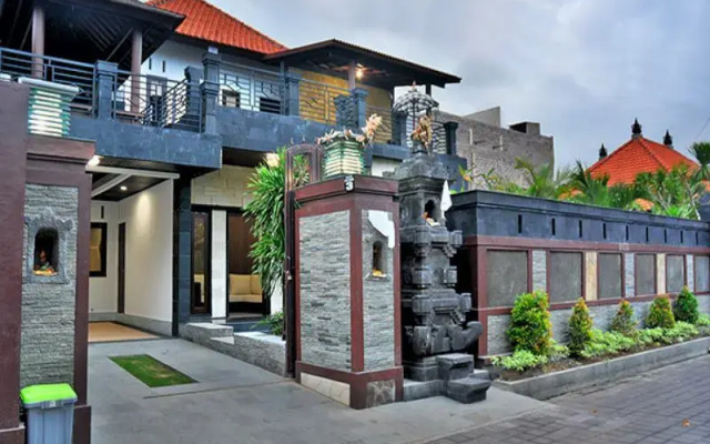 Moyo Residence