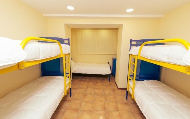 Leader Hostel
