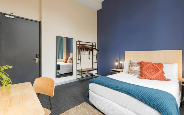 Bounce Melbourne – Guest Rooms – Melbourne