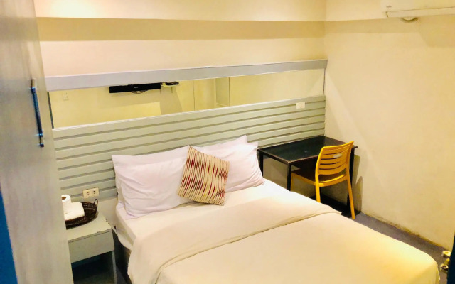 Hometown Hotel Bacolod - Lacson