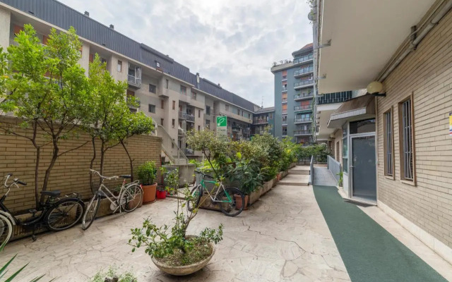 Pasteur Modern Studio with Terrace!