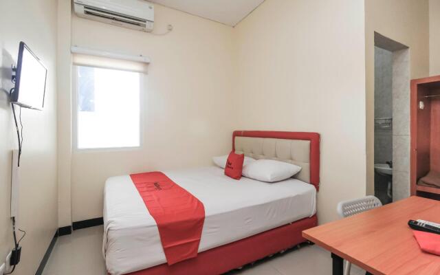 RedDoorz Plus @ Jalan Pemuda Jakarta
