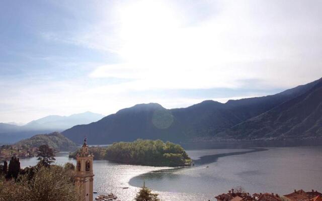 Sala Comacina Apartment No 1 (Sleeps 10)