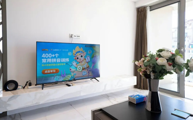 Tyms 2BR 1BA Apt Xujiahui Metro