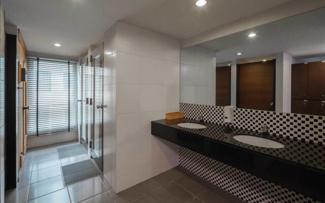 Silom Lofts Hotel