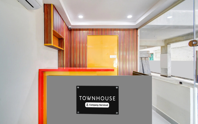 Townhouse Oak Kamineni Bus Stop