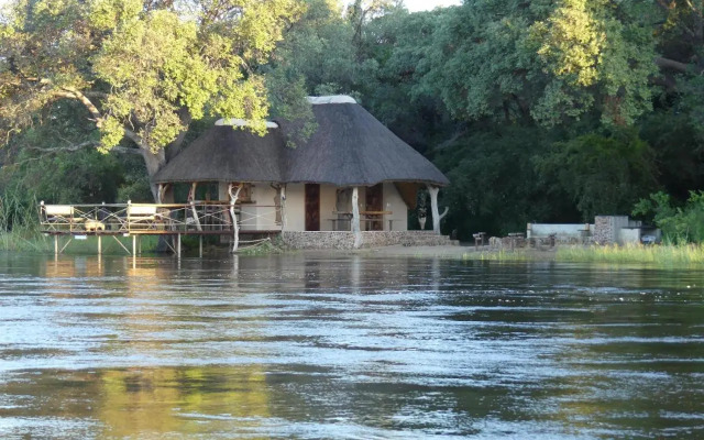 Mobola Lodge