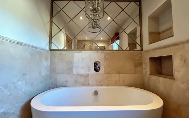 Elegant Retreat: Classic Style and Modern Comfort