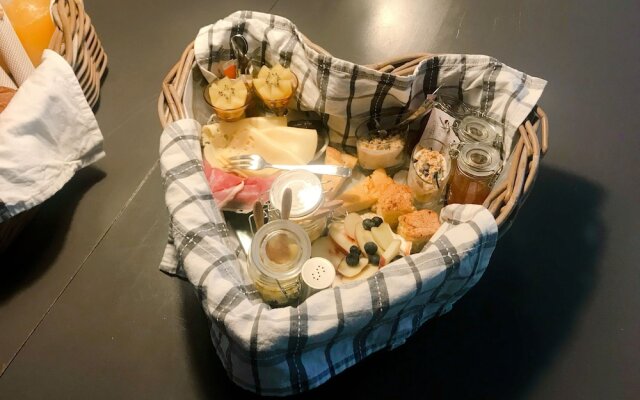 Tipi Lounge and breakfast