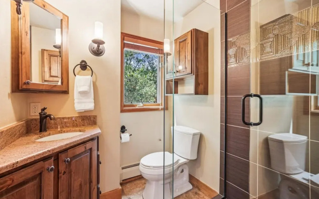 Friendly Fox Chalet 8 Bedroom Home by RedAwning