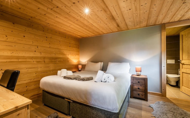 BALATA - Charming Chalet with Hot tub and Views