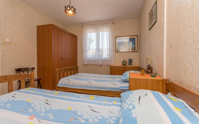 Amazing Apartment in Pakostane With 2 Bedrooms