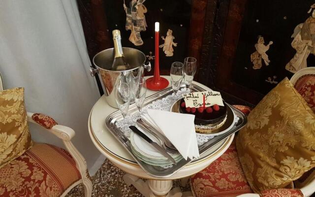 Friendly Venice Suites