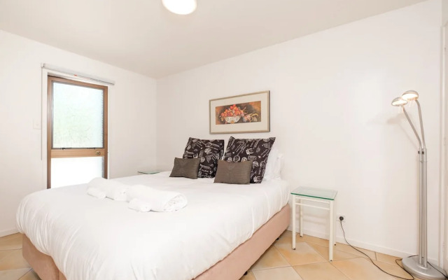 Onetangi Beach Apartment 7