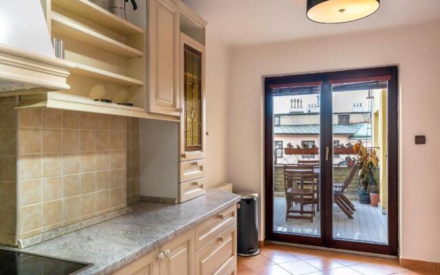 5BR 2BATH Masarykovo nábřeží apartment