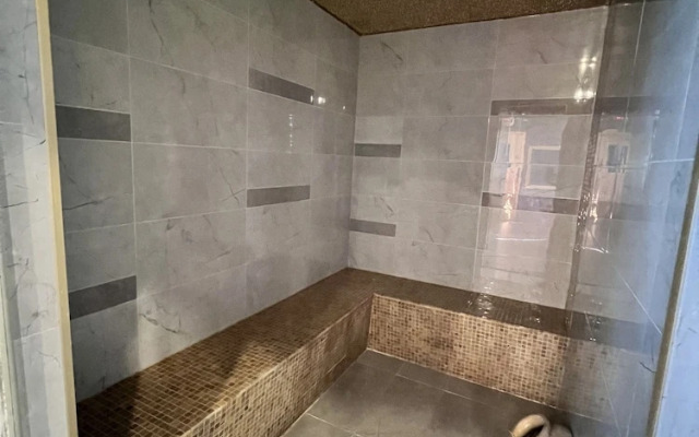 Kiwi Hotel & Apartments