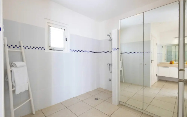 Ocean Whisper Villa in Sint Willibrordus