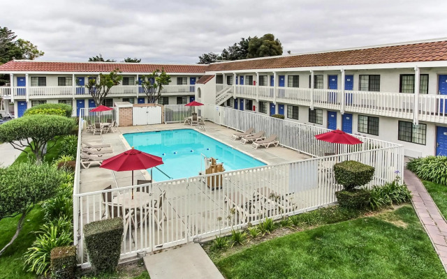 Motel 6 Salinas, CA - North Monterey Area