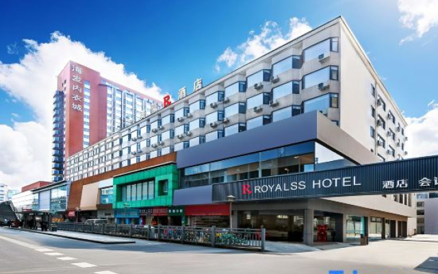 R ROYALSS HOTEL(Chengdu Jinniu Wanda North Railway Station）)