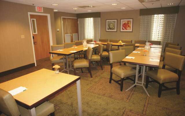 La Quinta Inn & Suites by Wyndham Boston Somerville