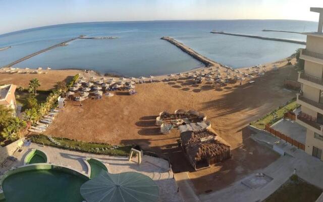 Beautiful studio with sea view and pool view