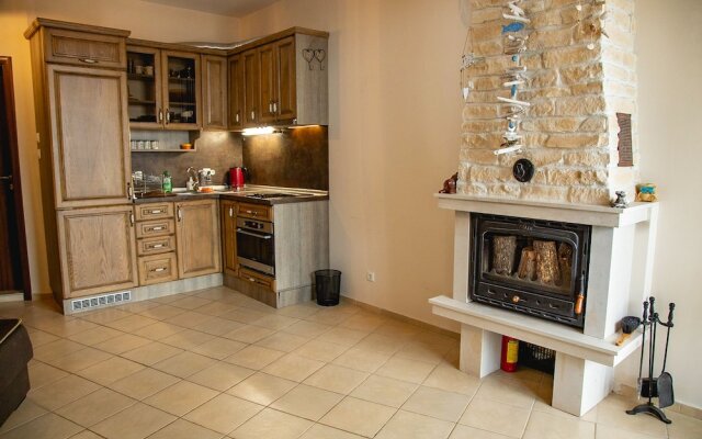 FM Premium 1-BDR Apartment with Pool & Parking - Summer Days
